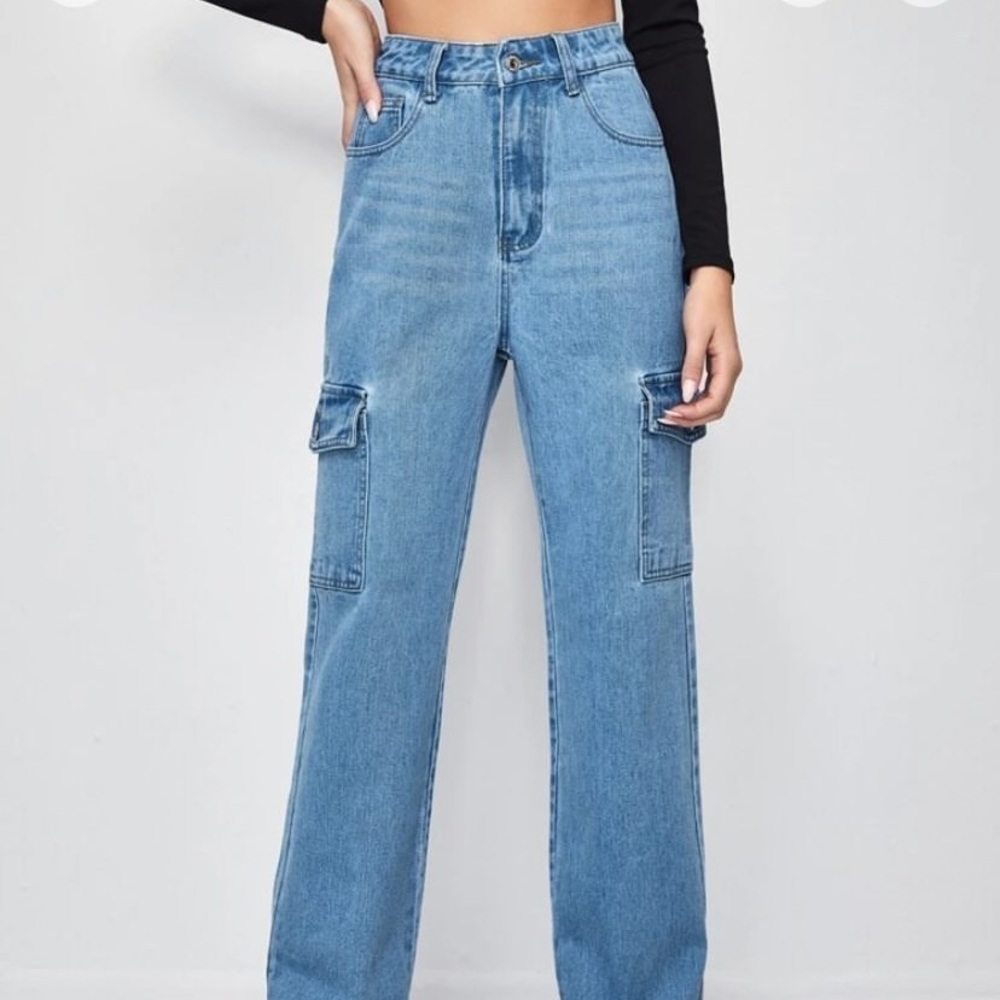 High waisted flap pocket mom jeans!